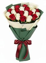 Букет Микс из красных и белых роз в Байчурово