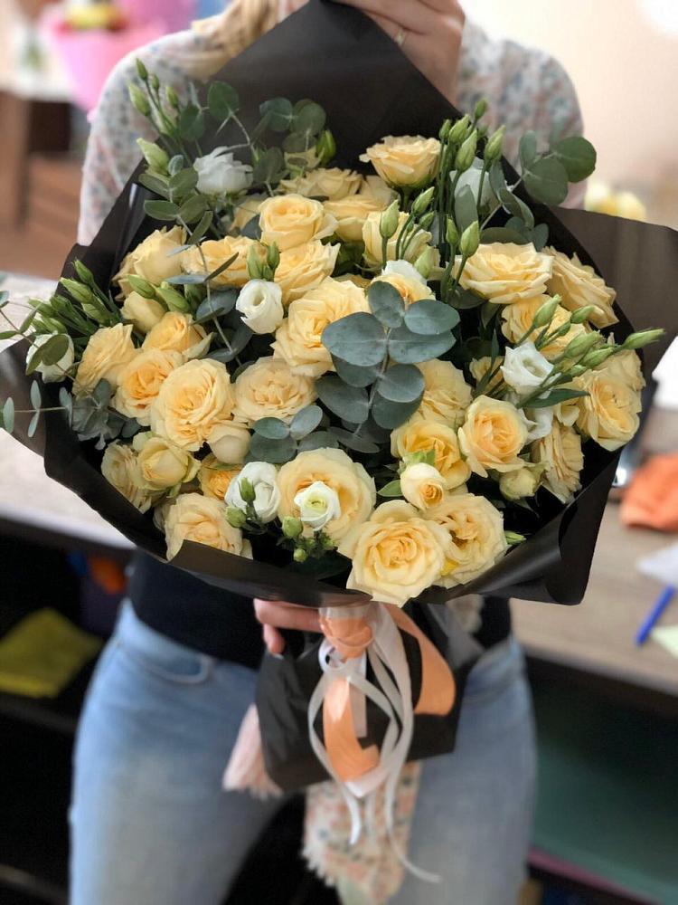 Букет цветов из: Розы и Лизиантусы в Байчурово