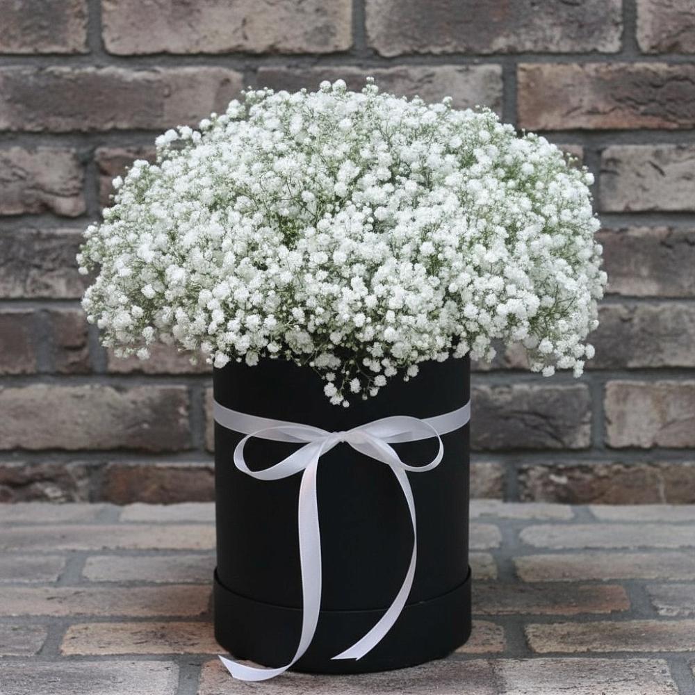 Цветочная композиция из Гипсофила в шляпной коробке в Байчурово