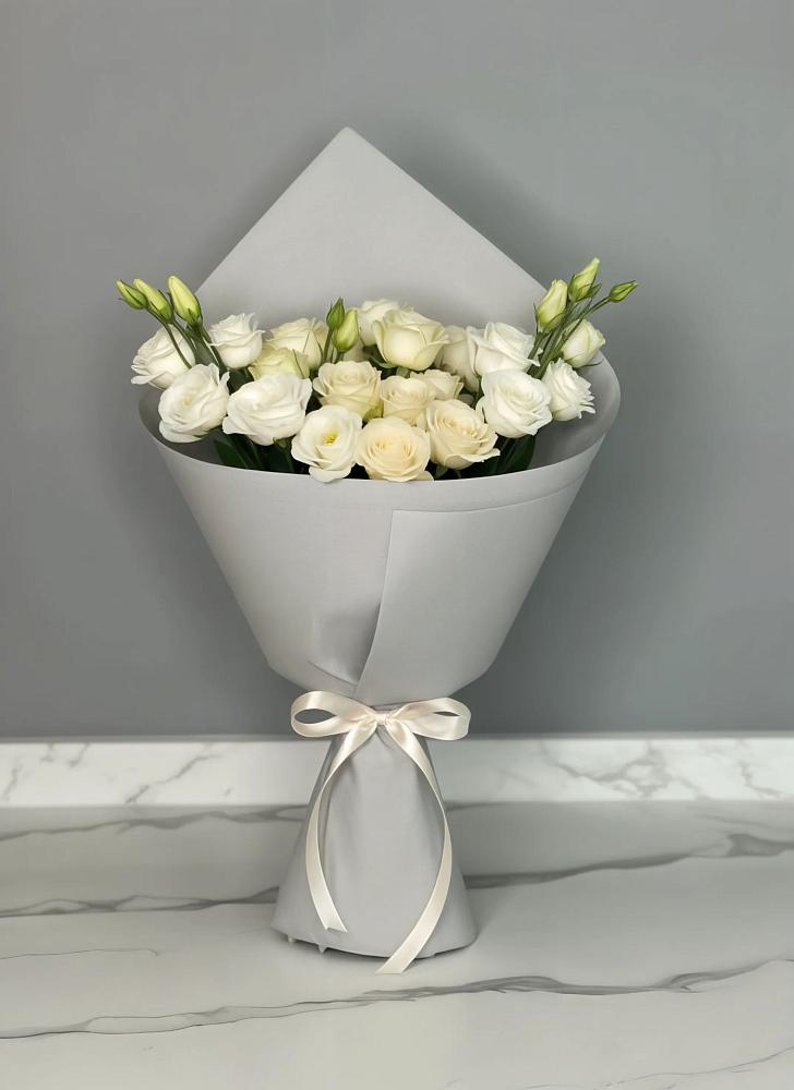 Букет цветов из: Розы и Лизиантусы в Байчурово