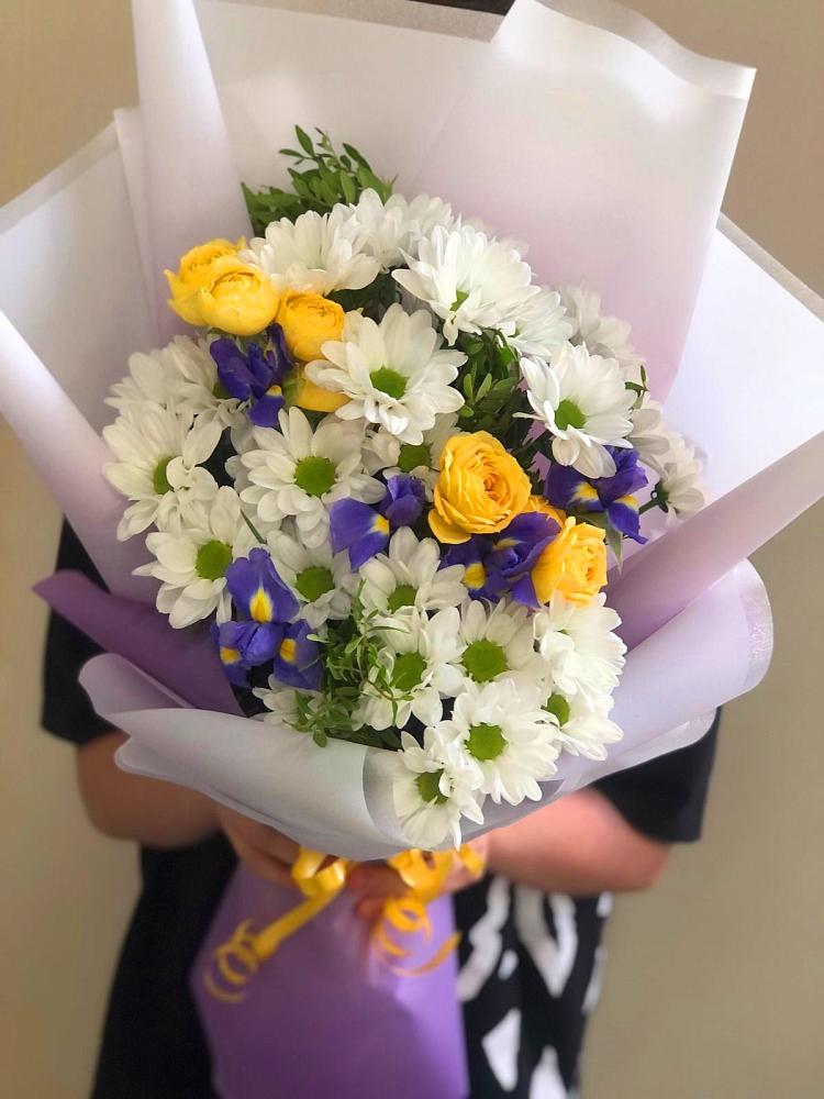 Букет цветов из: Ирисы, Хризантемы и Розы в Байчурово