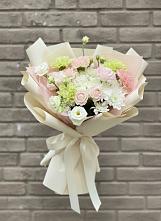Букет цветов из:  Гвоздики, Розы, Лизиантусы и Хризантемы в Байчурово