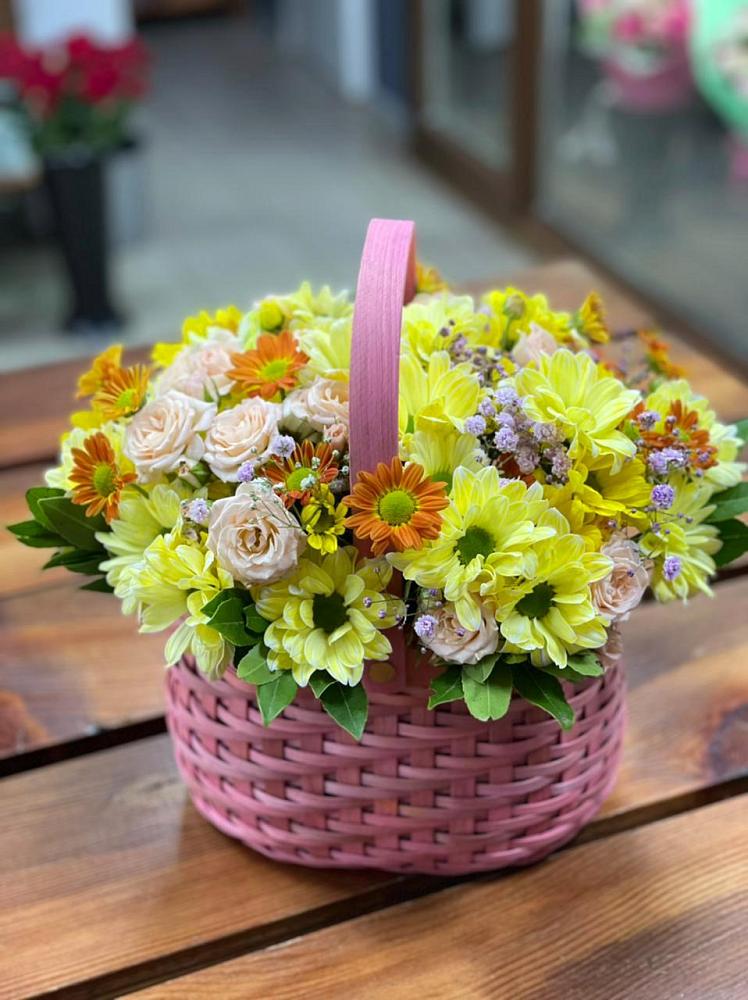 Цветочная композиция из Хризантемы и Розы в корзине в Байчурово