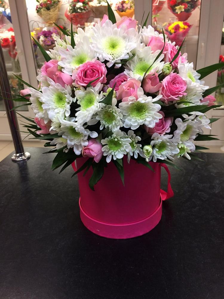 Цветочная композиция из Розы и Хризантемы в шляпной коробке в Байчурово