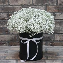 Цветочная композиция из Гипсофила в шляпной коробке в Байчурово